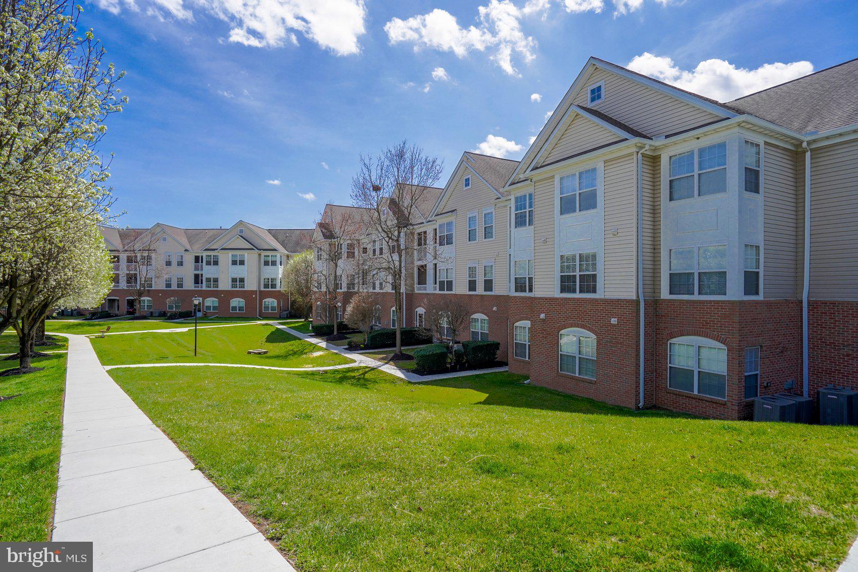 BAYLAND CONDO - Residential