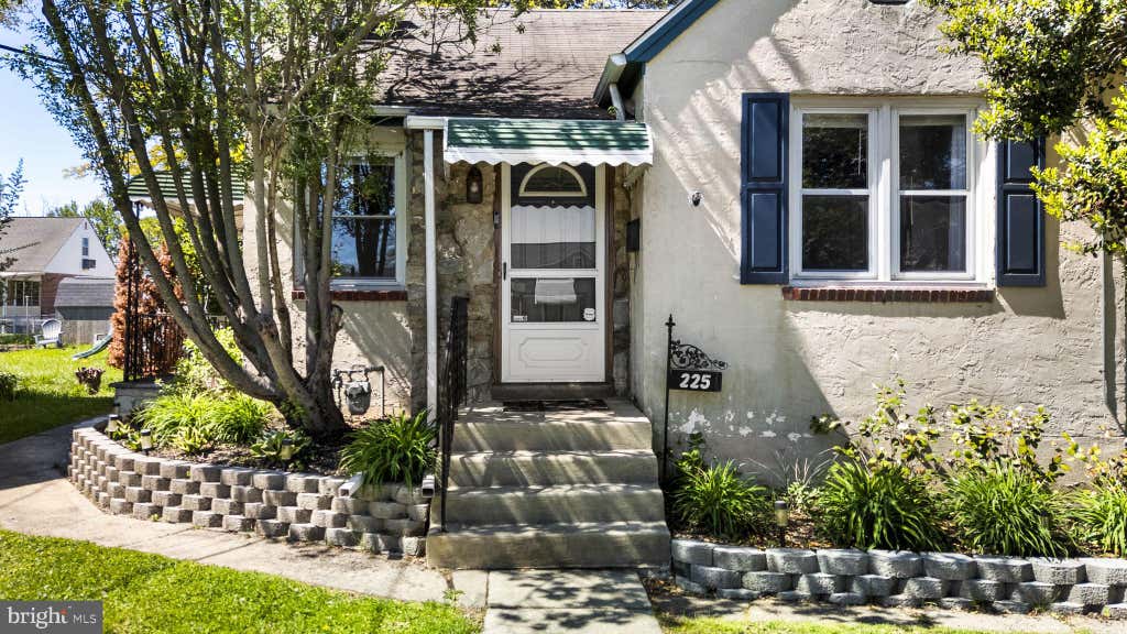 Photo of 225 Folsom Avenue, FOLSOM, PA 19033 (MLS # PADE2113852)