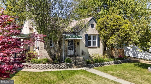 Homes For Sale - 225 Folsom Avenue<br/> FOLSOM, PA 19033