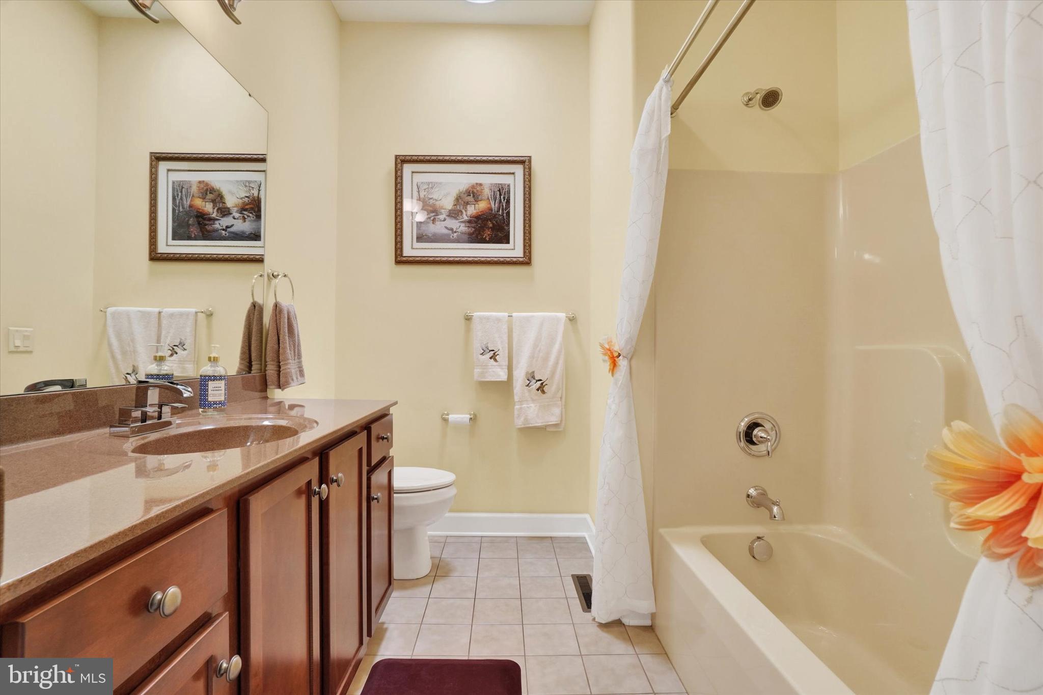 LAUREL VISTAS - Residential