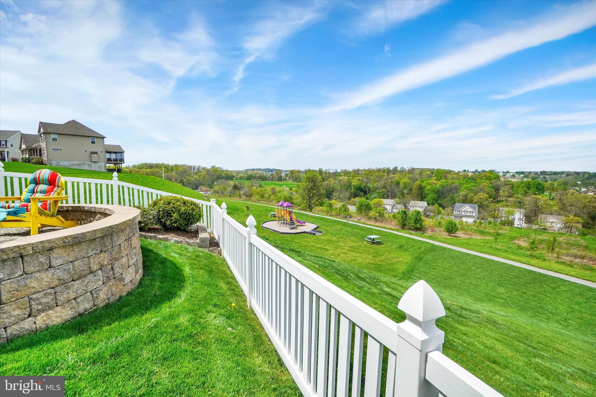 LAUREL VISTAS - Residential