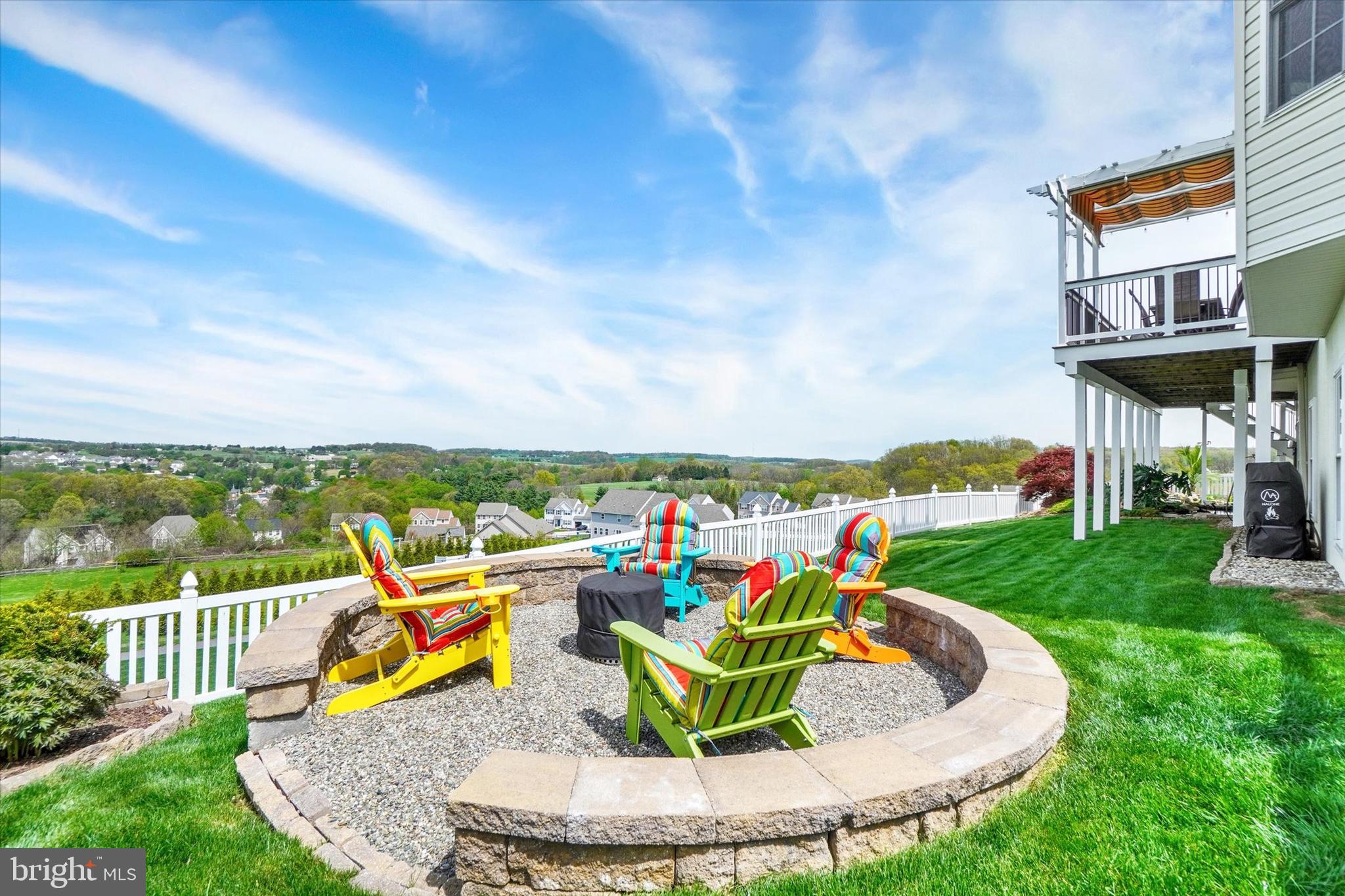 LAUREL VISTAS - Residential