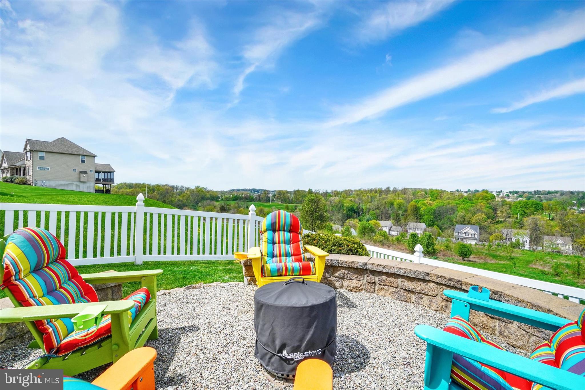 LAUREL VISTAS - Residential