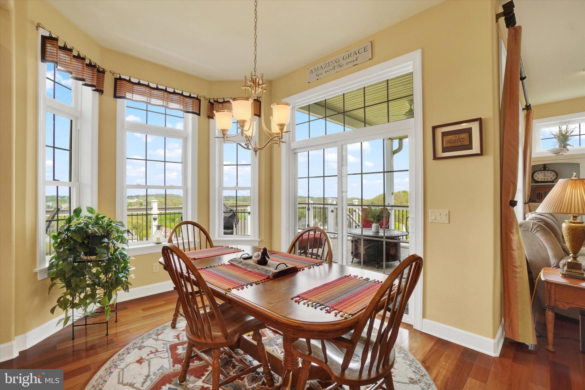 LAUREL VISTAS - Residential