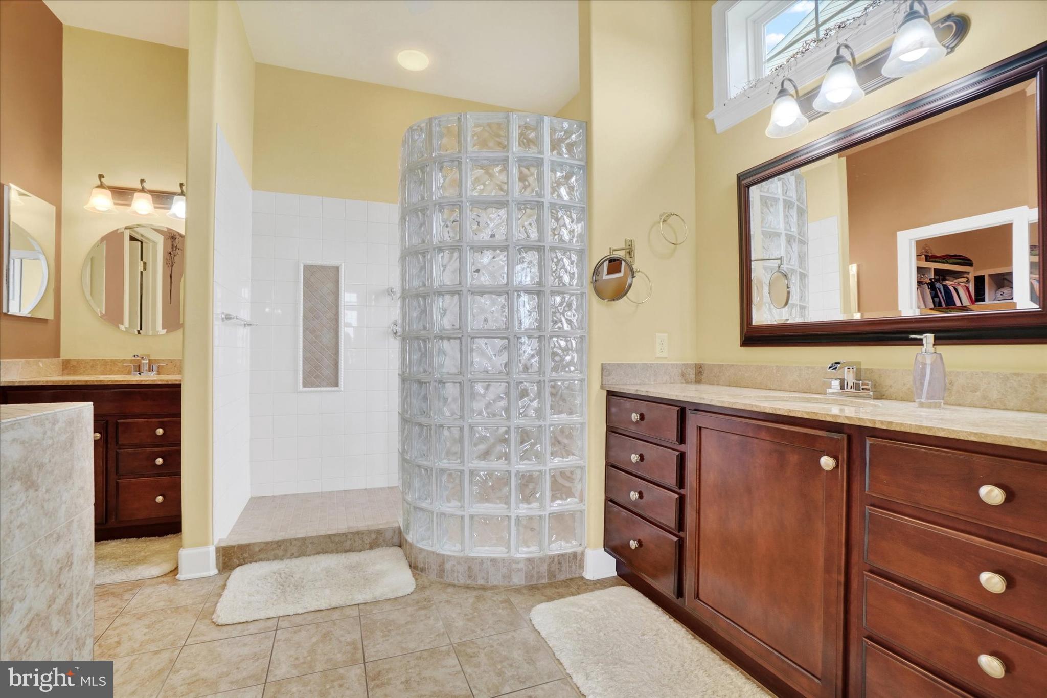 LAUREL VISTAS - Residential