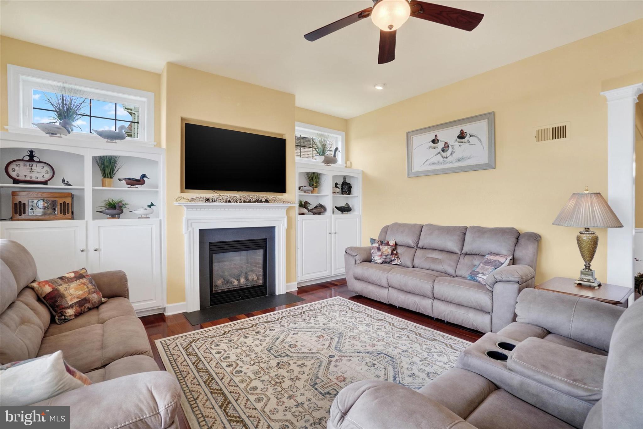 LAUREL VISTAS - Residential