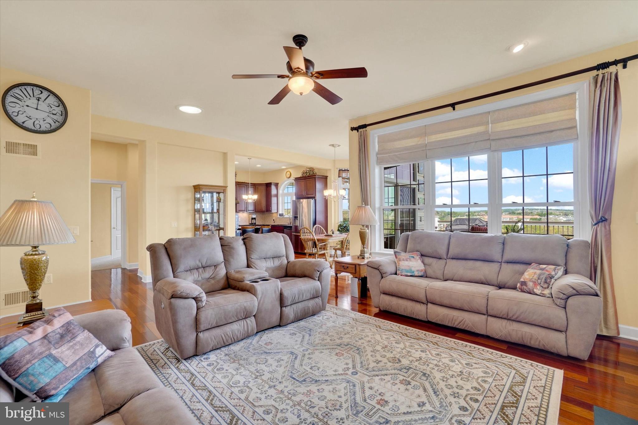 LAUREL VISTAS - Residential