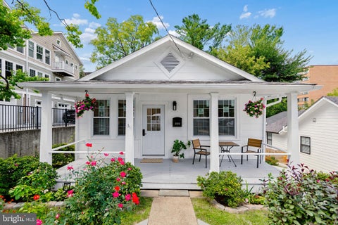 Photo of 2122 N Thomas Street, ARLINGTON, VA 22207 (MLS # VAAR2079404)