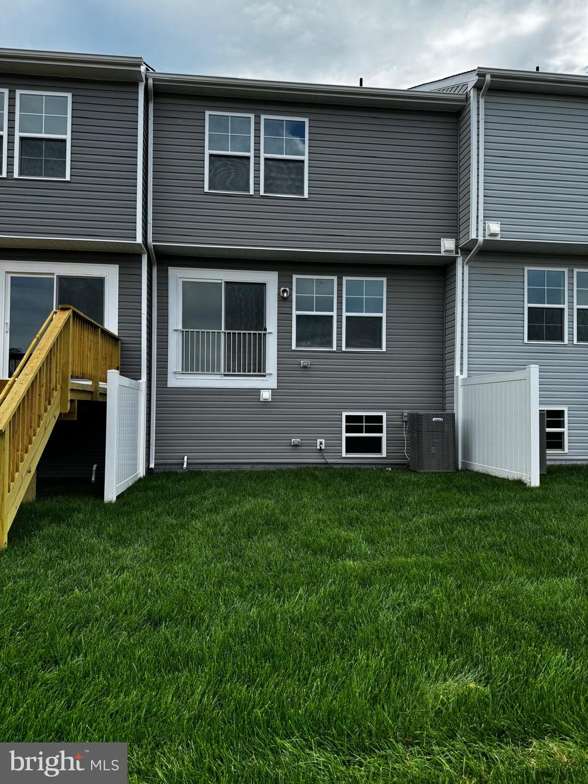 OVERLOOK AT RIVERSIDE TOWNHOMES - Residential Lease