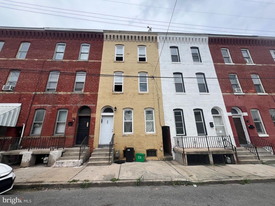 Welcome to 309 Smyser St in York City! This 6-bedroom, 2.5-bath home is a great find for both homeowners and investors. With 2,028 sq ft of living space, this property offers plenty of room to grow. It’s in decent shape but could use a little facelift, making it a perfect project for adding your personal touch or increasing its value. Off-street parking for two cars is a bonus. Zoned residential, it features natural gas forced air heating and electric window unit cooling. Whether you're looking to make this your primary residence or add to your rental portfolio, 309 Smyser St has the potential you're looking for!