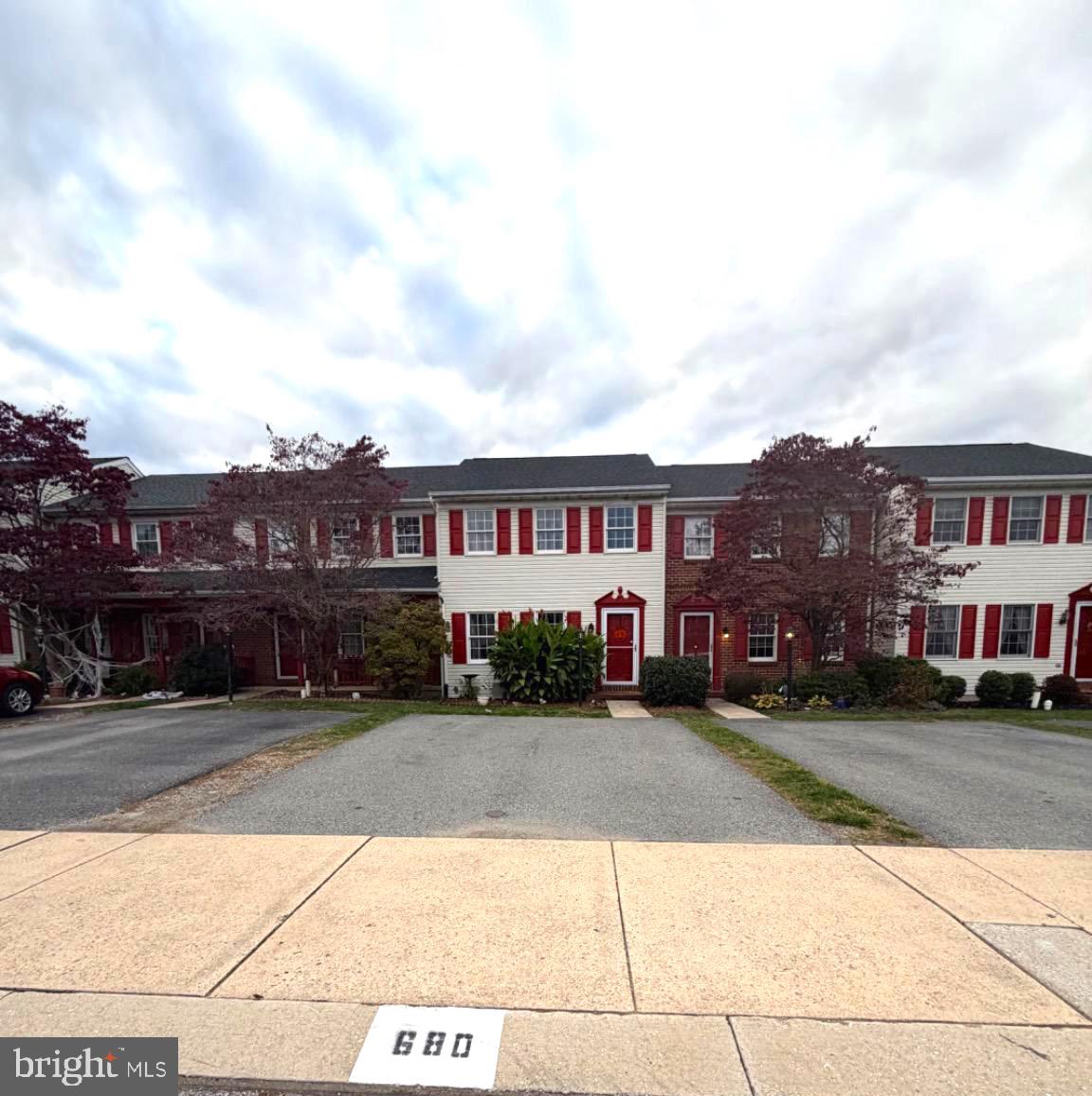 680 ROBIN HILL CIRCLE