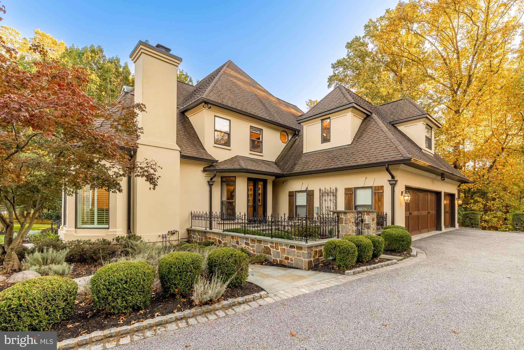 18 HAMBLETON COURT