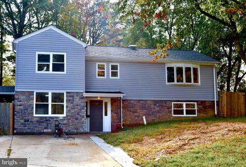 Photo of 1919 Willow Lane, WOODBRIDGE, VA 22191 (MLS # VAPW2129164)