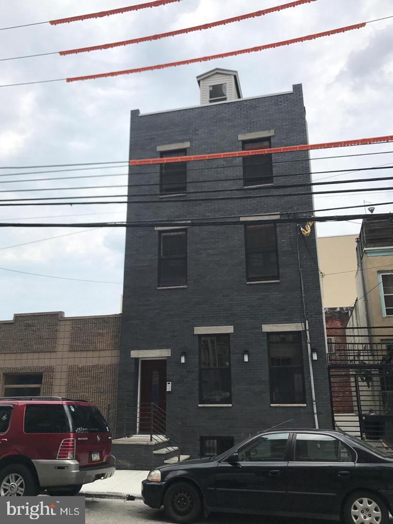 Welcome to this 2 bedrooms and 1 bathroom apartment available 8/5/2025. Tenants pay all the utilities, water fee is $50/month. There's one private parking spot available asked $125/month. Shared backyard and coin laundry in the basement. Ask for virtual tour if you need.