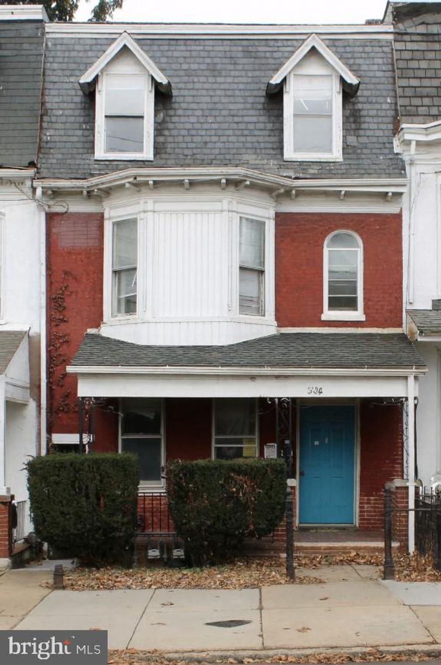 Three bedroom, one bathroom 2nd floor apartment.
Note: Applicant must fill out an application and be approved by Southern Management Rentals, LLC PRIOR to viewing the property. The online application can be found on our website. You can apply for this property under the property description.