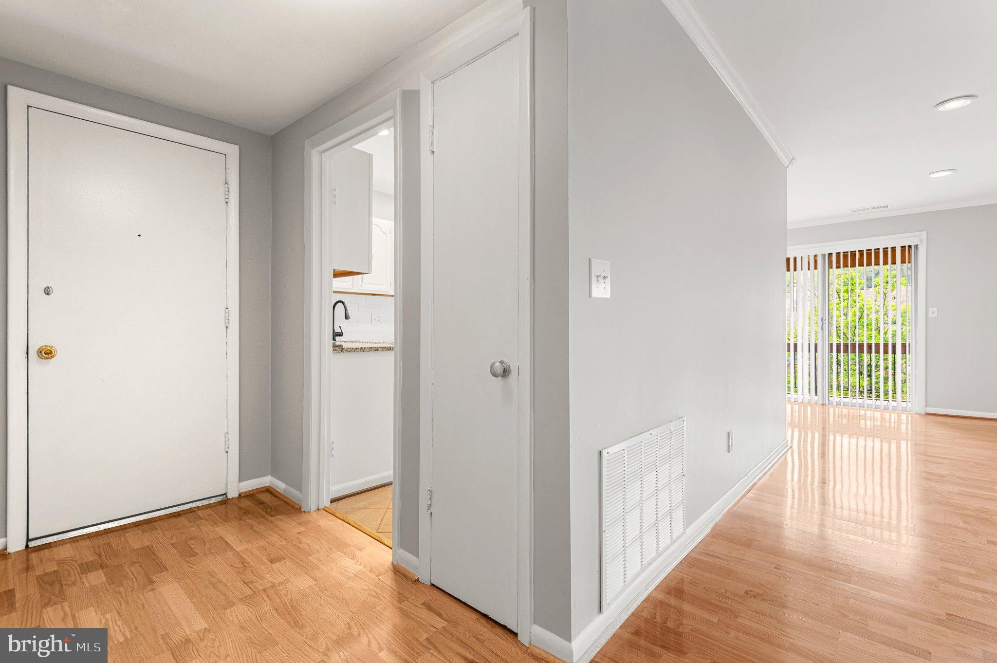 8 CROSS KEYS ROAD 8F