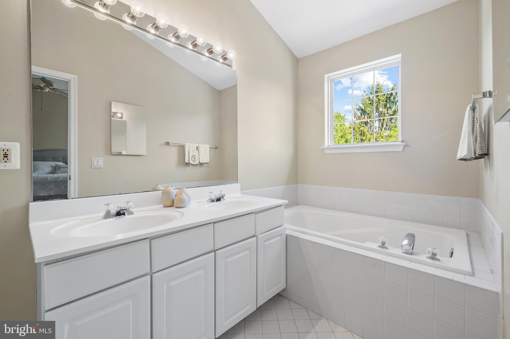 RIDGEFIELD - Residential
