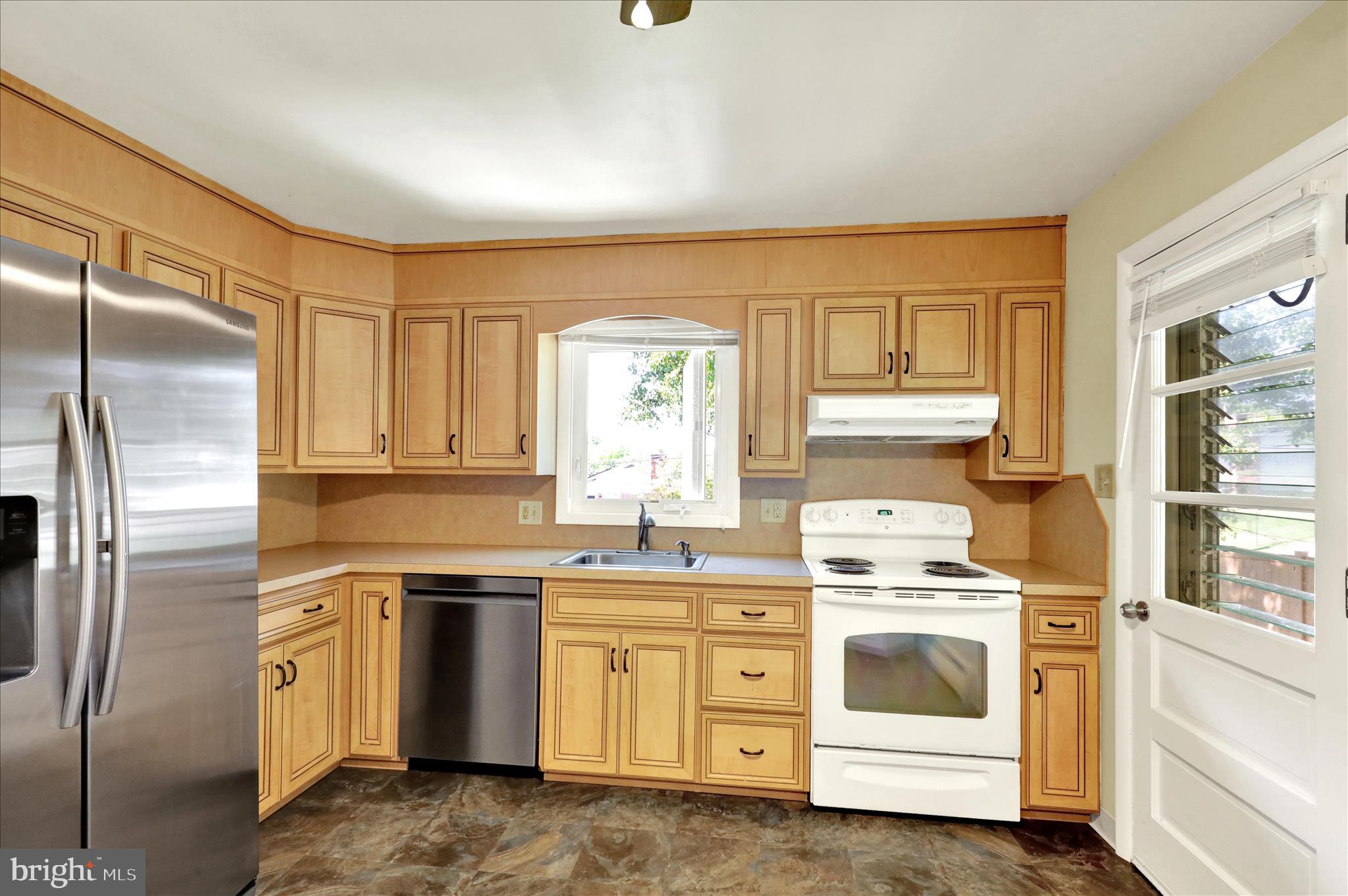 CRESTWOOD - Residential