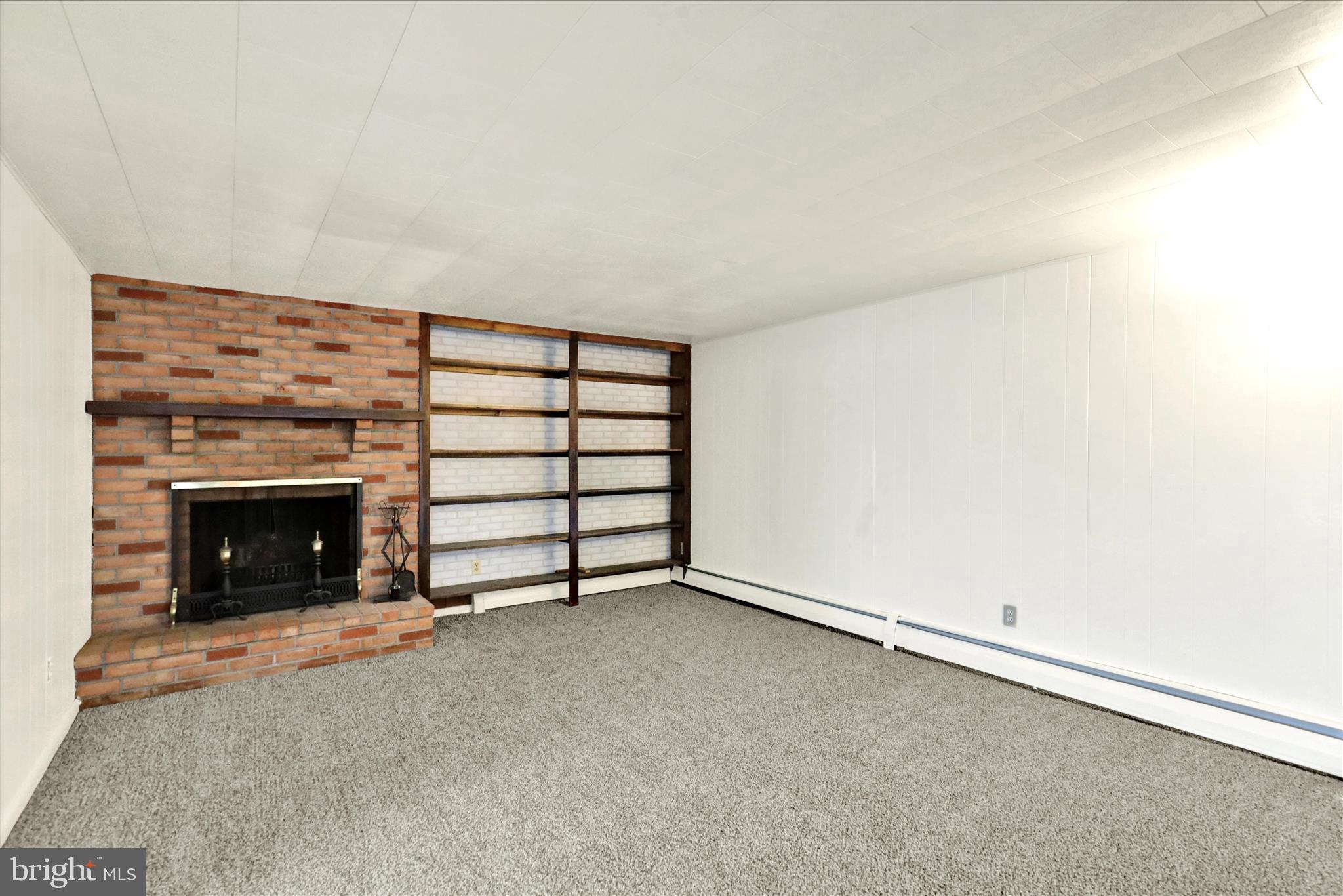 CRESTWOOD - Residential