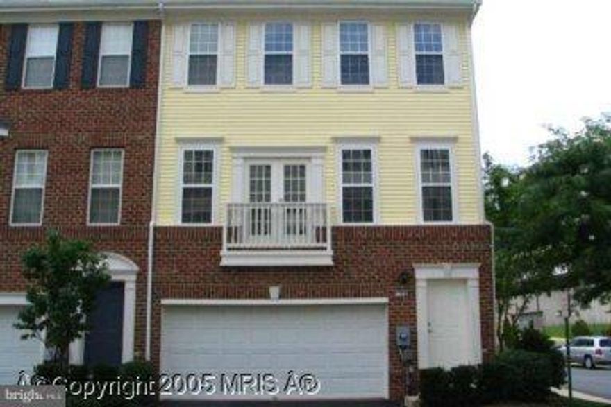 Beautiful 3 level 2 Bed/2 Bath end-unit Townhouse w/2-car garage near Dunn Loring Metro. Close to Tysons Corner & Washington D.C.. Near 495, 66, & Route 50. Across the street from restaurants. Near the new MOSIAC Shopping Center with shops, Restaurants, and Movie theater. Rent includes Clubhouse with 24-hour fitness center and swimming pool.