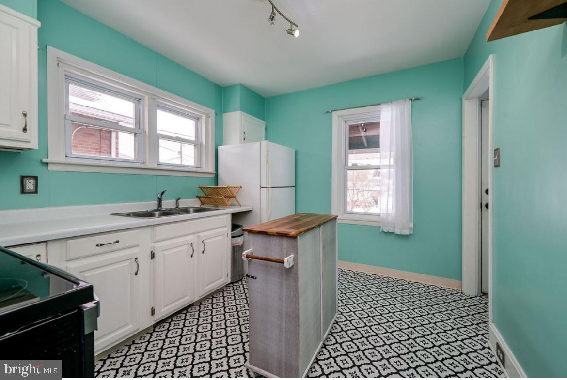 WEST LAWN - Residential