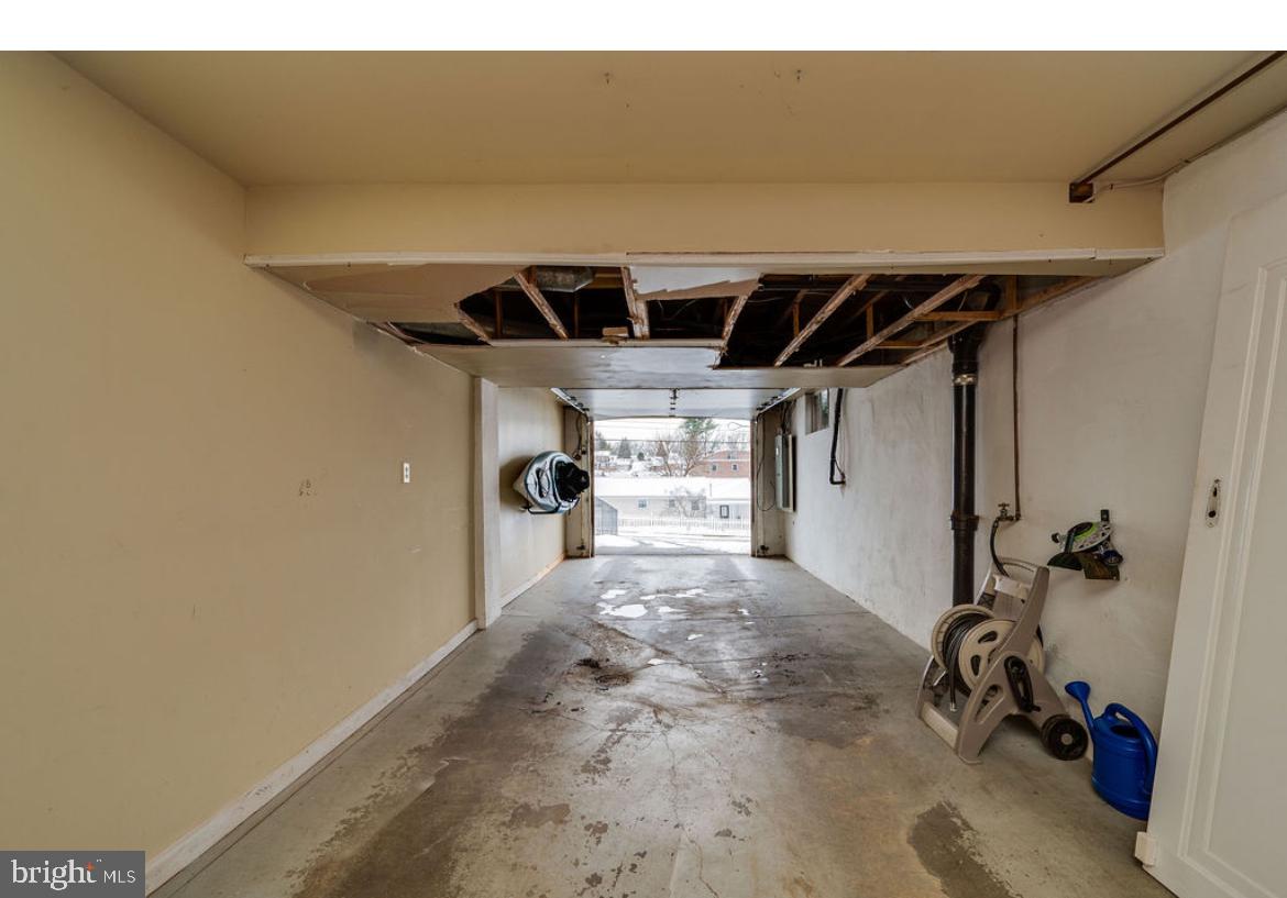 WEST LAWN - Residential