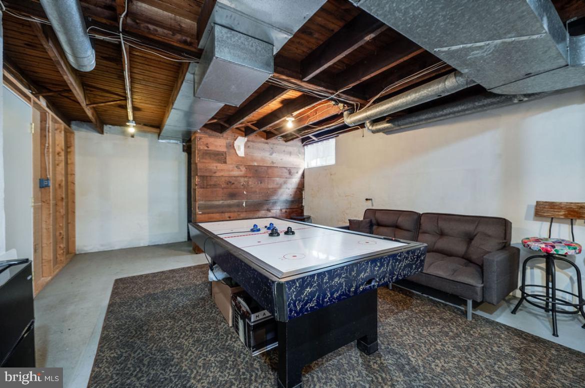 WEST LAWN - Residential