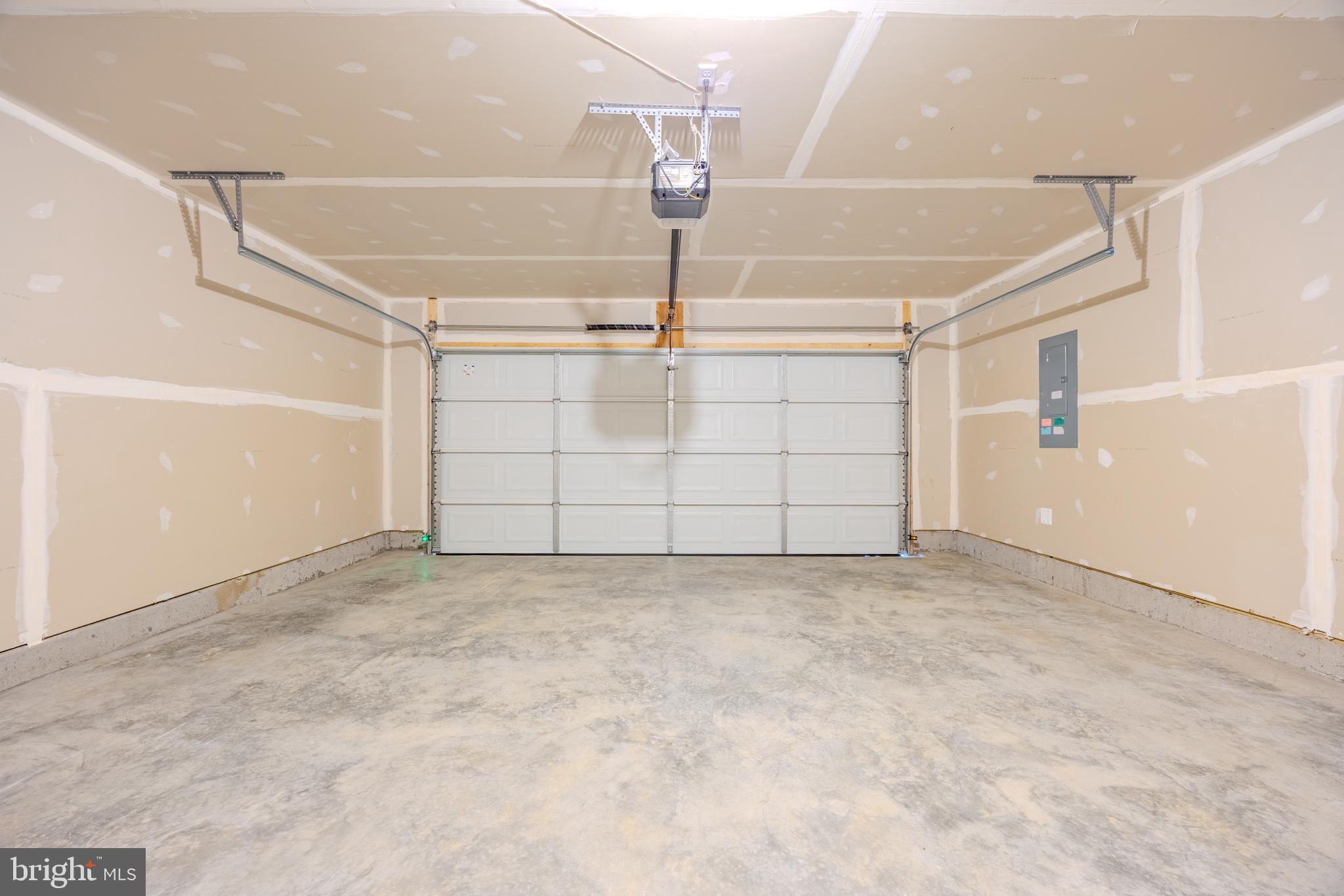 WEST WIND - Residential Lease