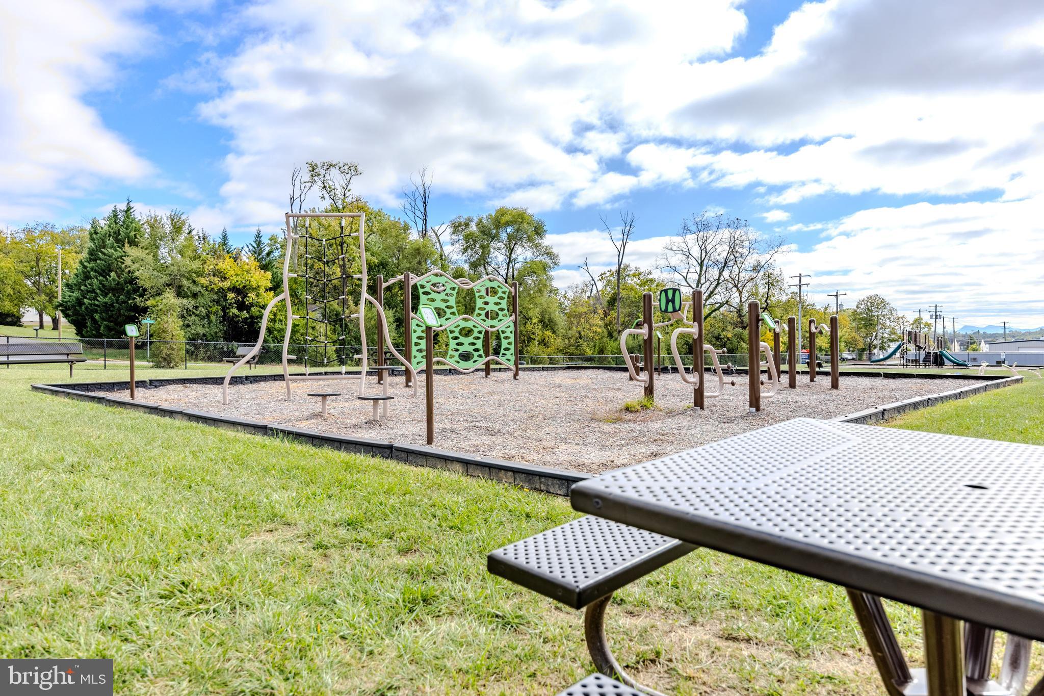 WEST WIND - Residential Lease