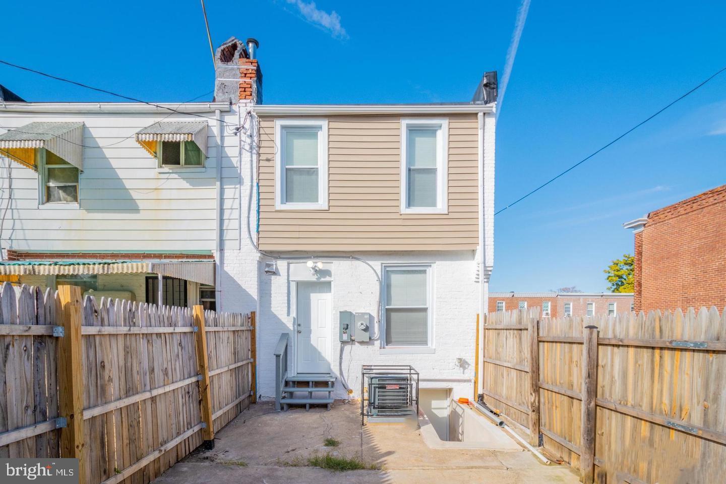 FOUR BY FOUR - Residential