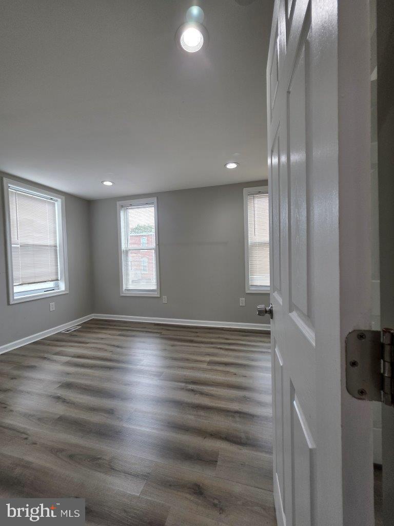 FOUR BY FOUR - Residential