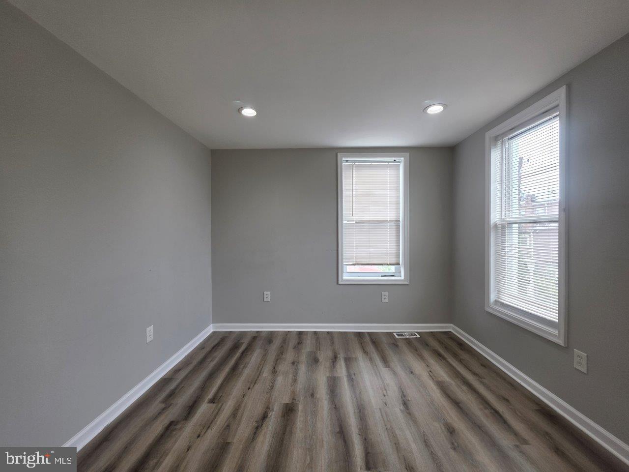 FOUR BY FOUR - Residential