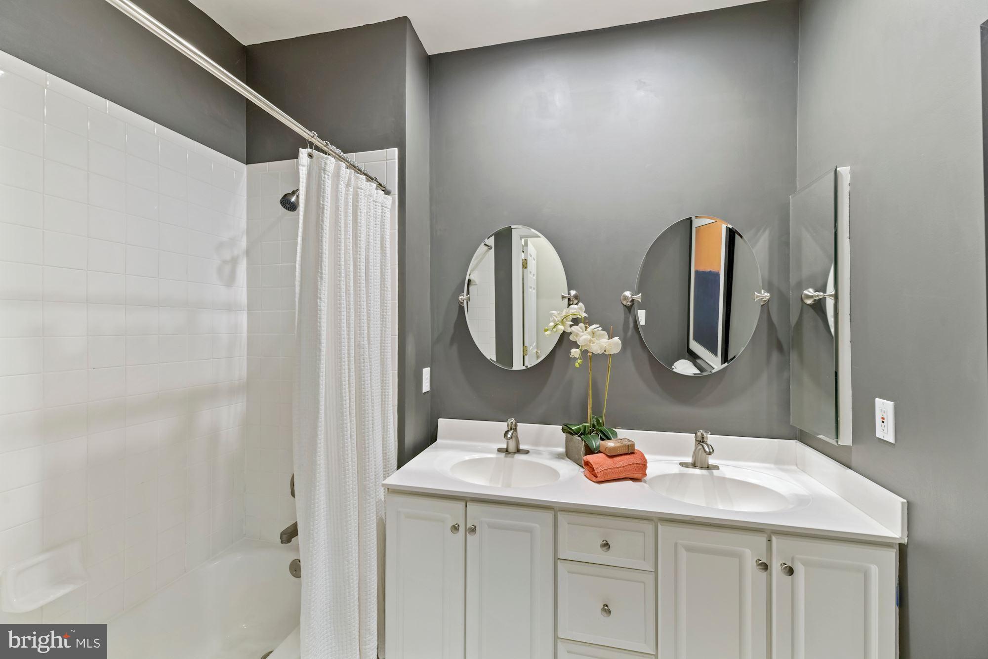 COURTHOUSE HILL - Residential