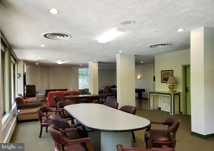 HYDE PARK - Residential