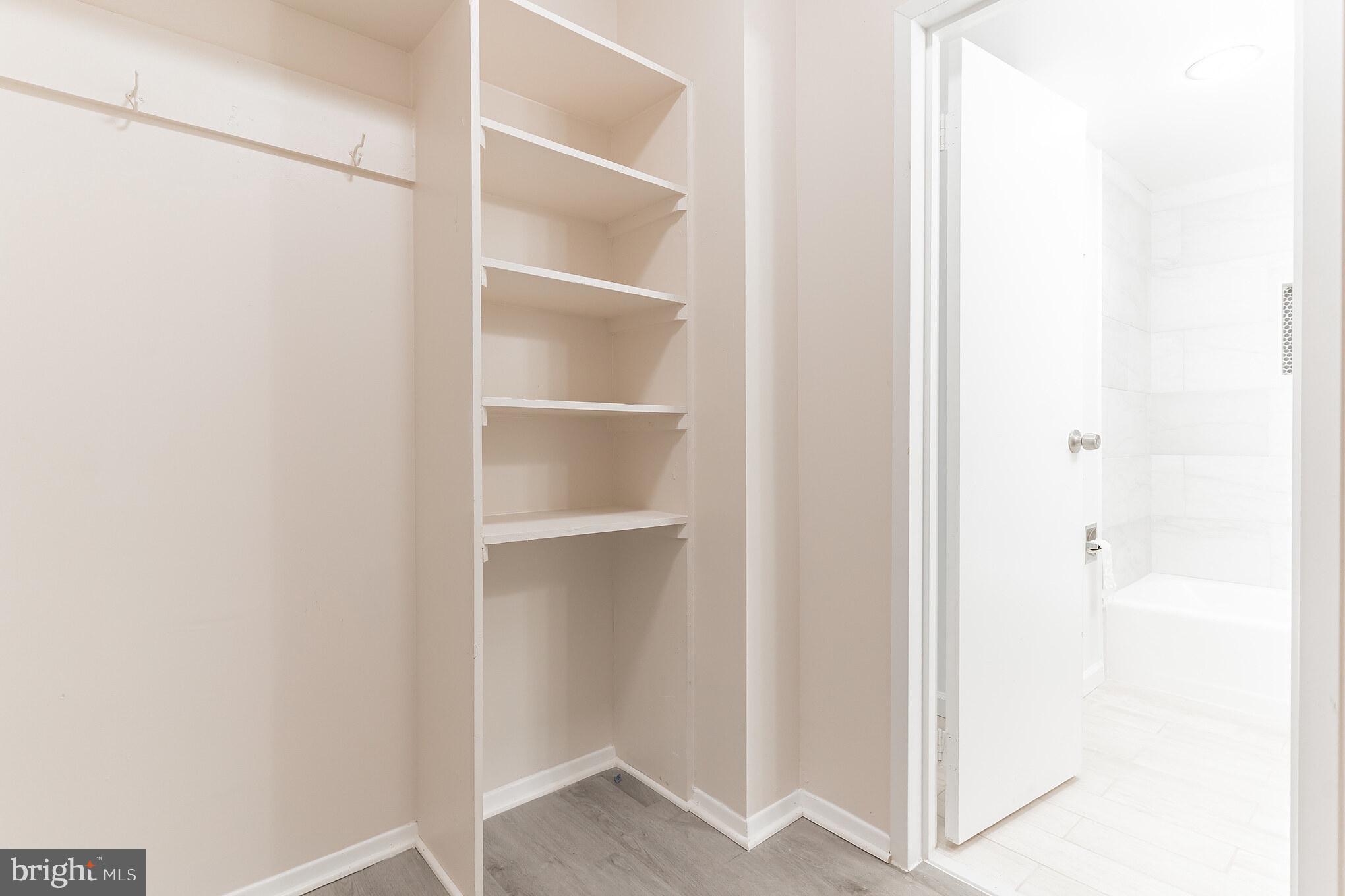 HYDE PARK - Residential