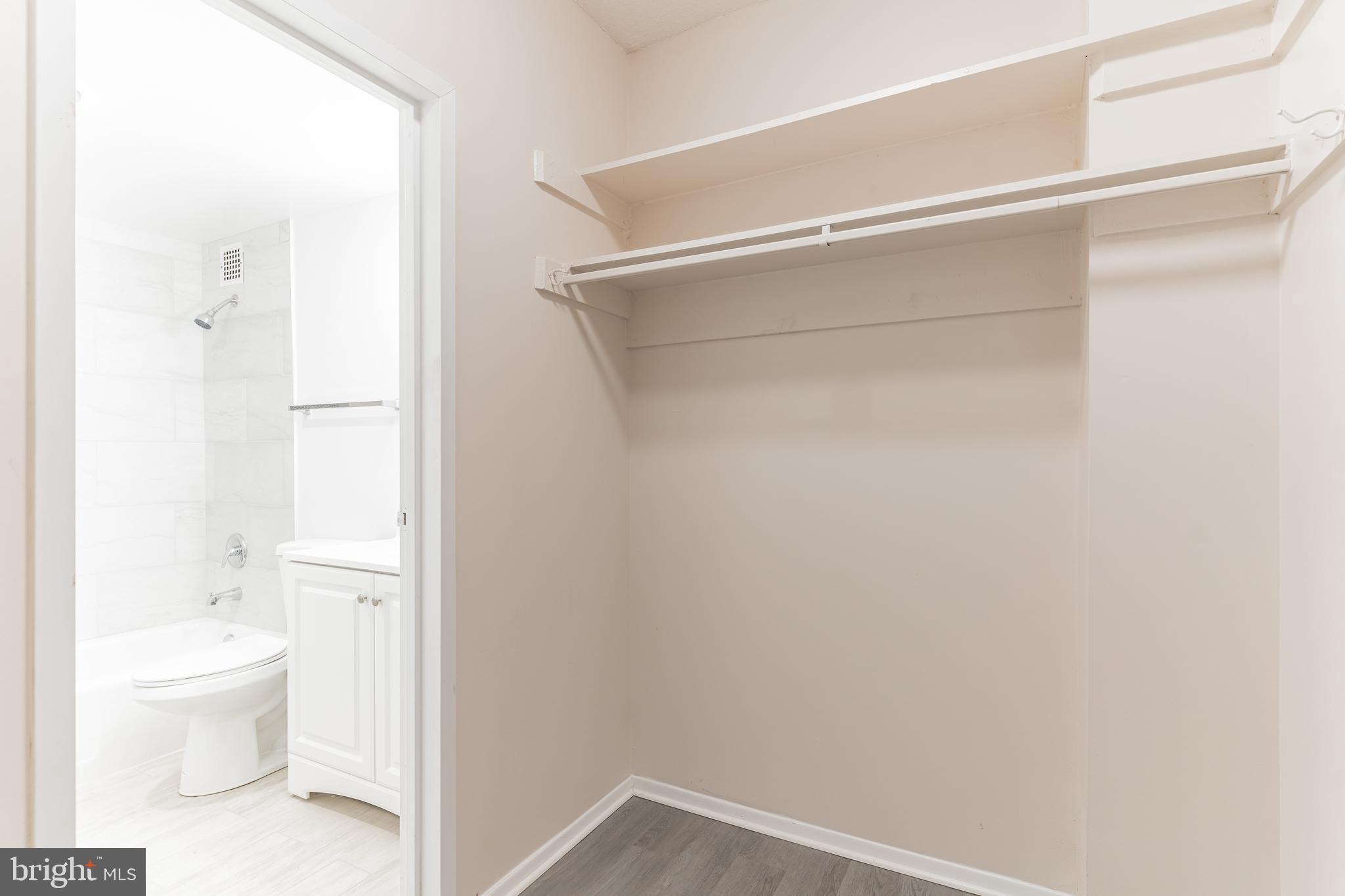 HYDE PARK - Residential