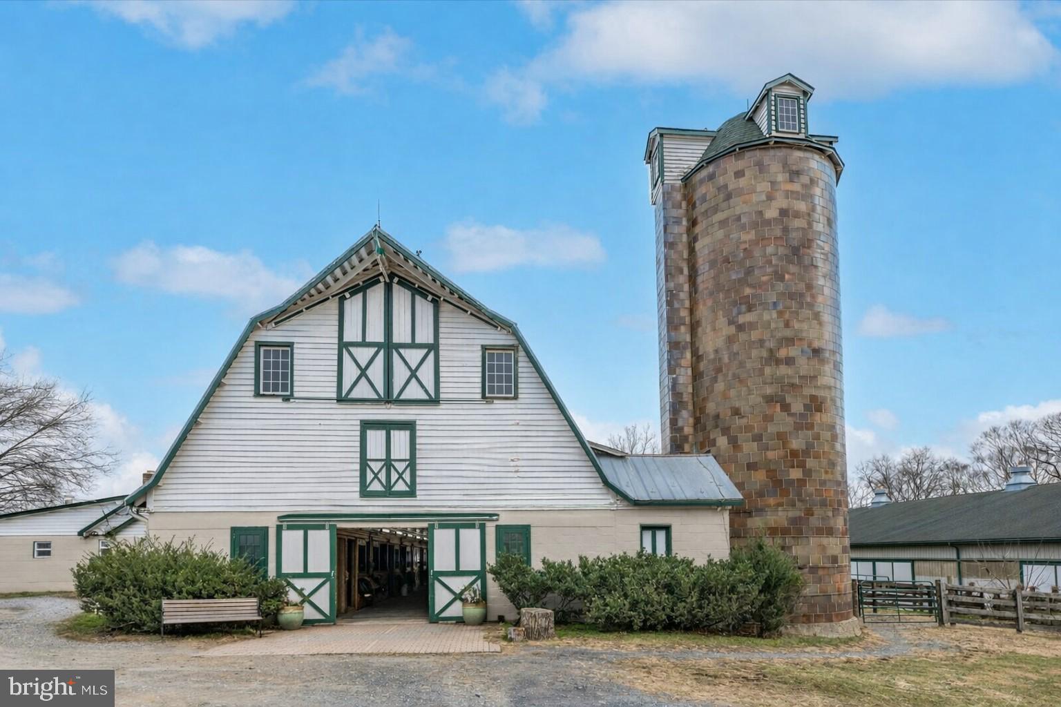 MERRY GO ROUND FARM - Residential