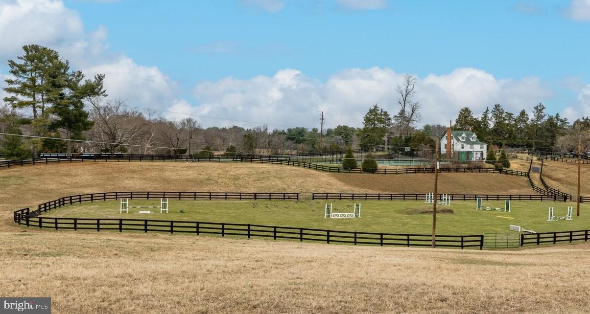 MERRY GO ROUND FARM - Residential