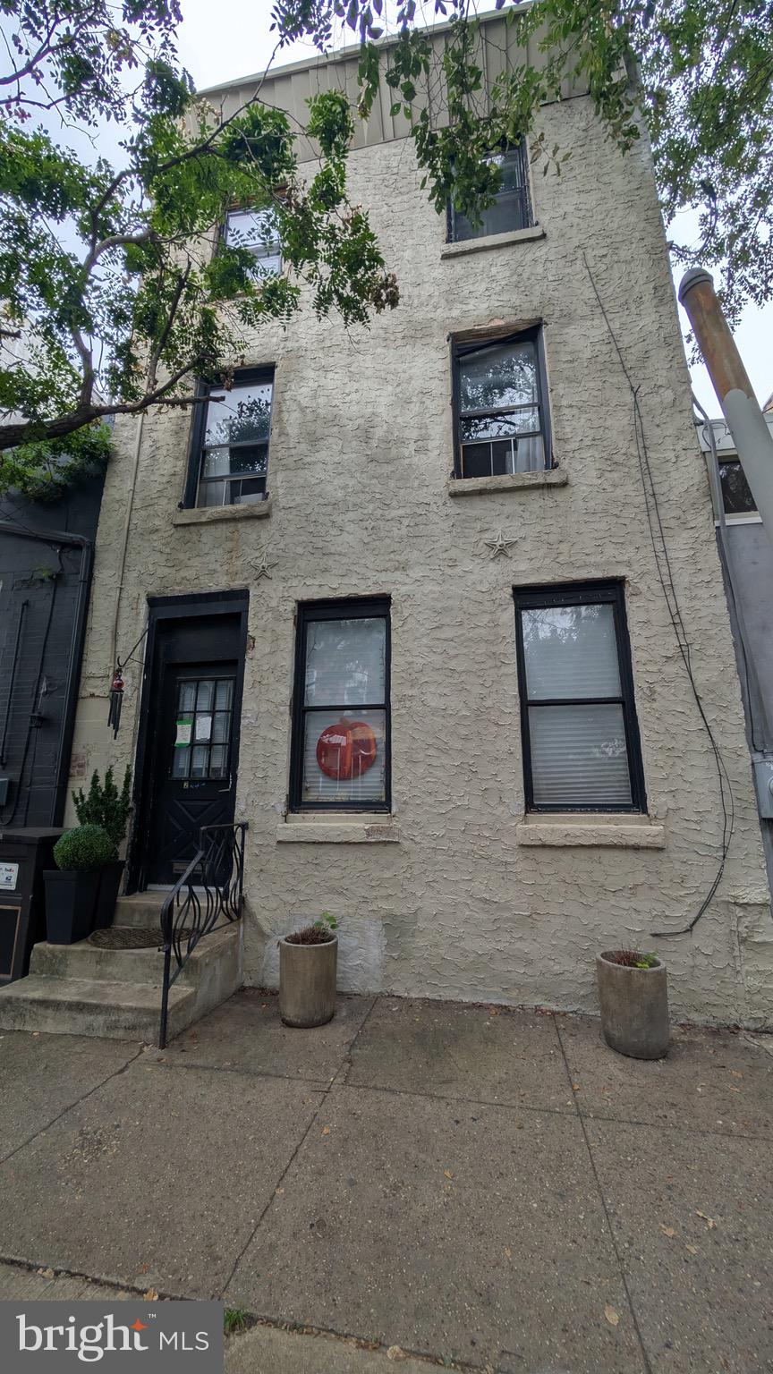 Perfect opportunity for an investor or end buyer to break into Fishtown at an affordable price
Needs work, new roof needed
Overall not terrible condition
Interior pics coming this week