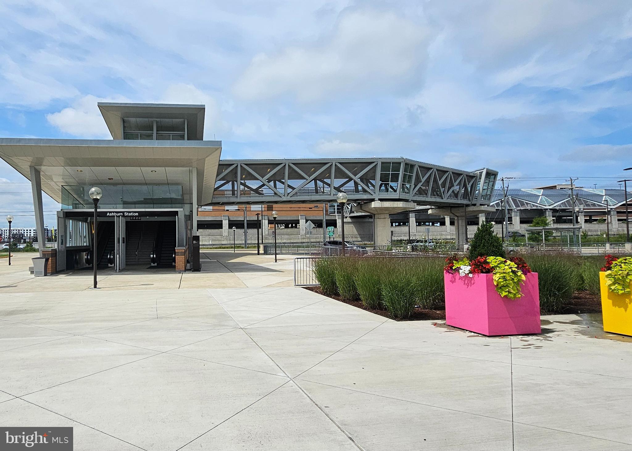 LOUDOUN PARKWAY CENTER - Residential Lease