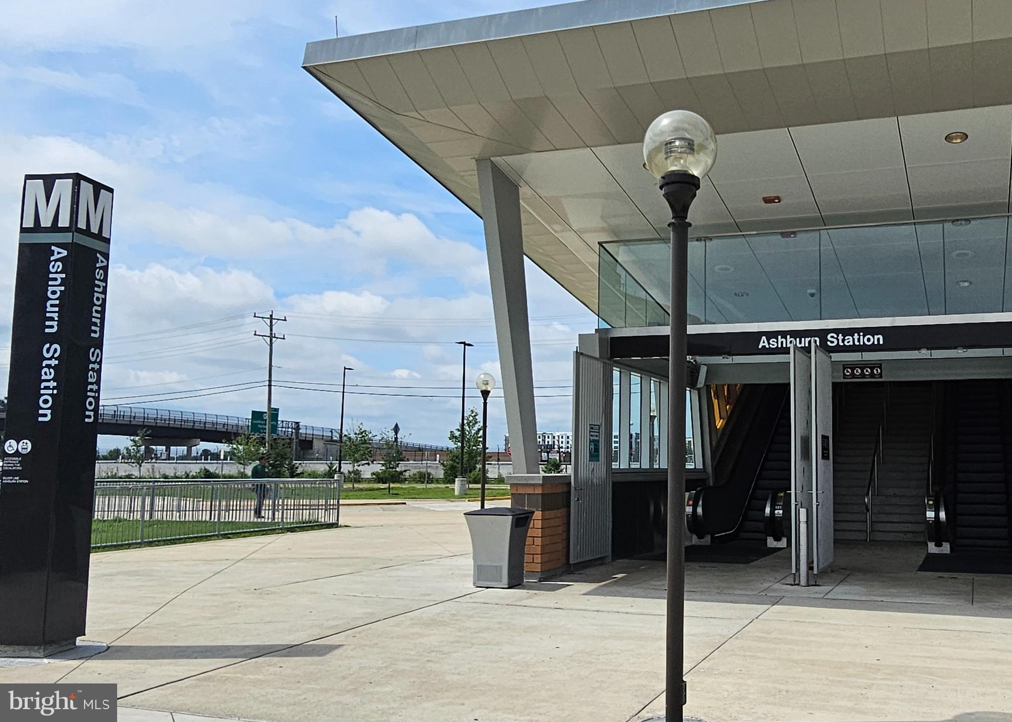 LOUDOUN PARKWAY CENTER - Residential Lease