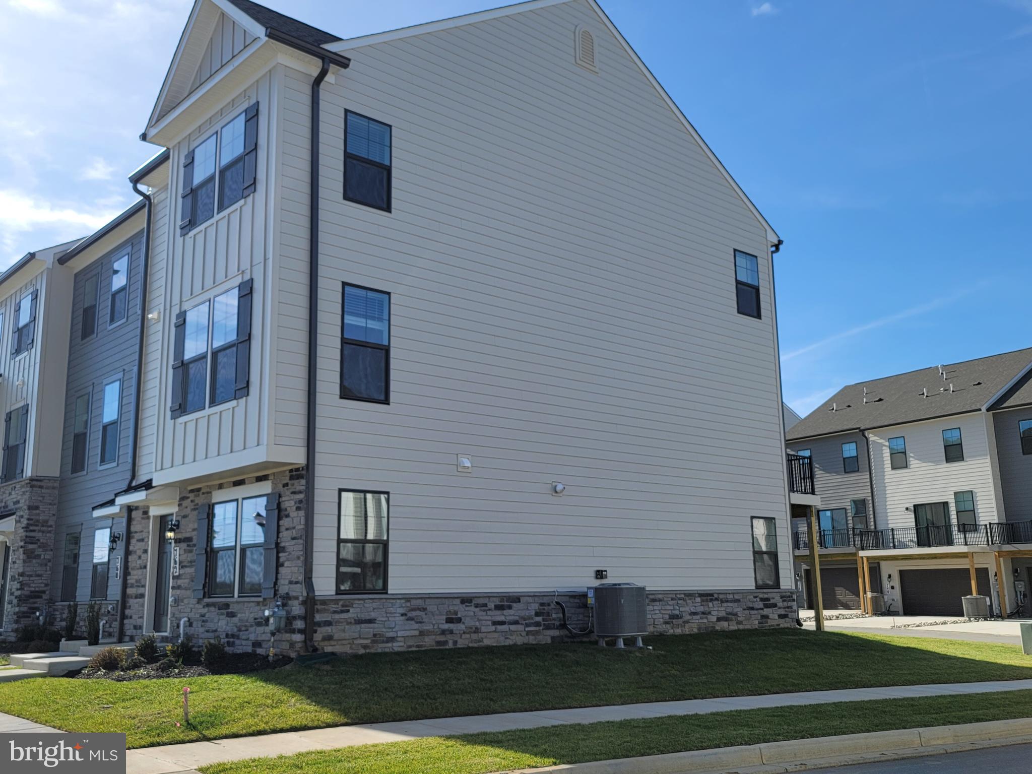 RENN QUARTER - Residential Lease