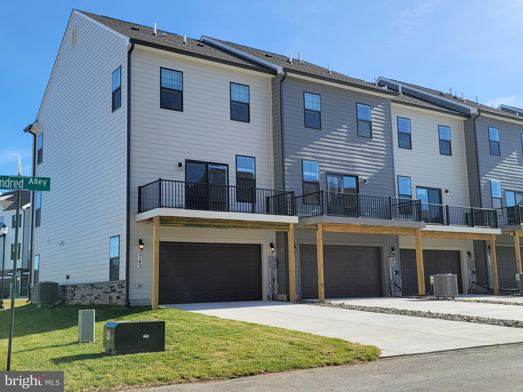 RENN QUARTER - Residential Lease