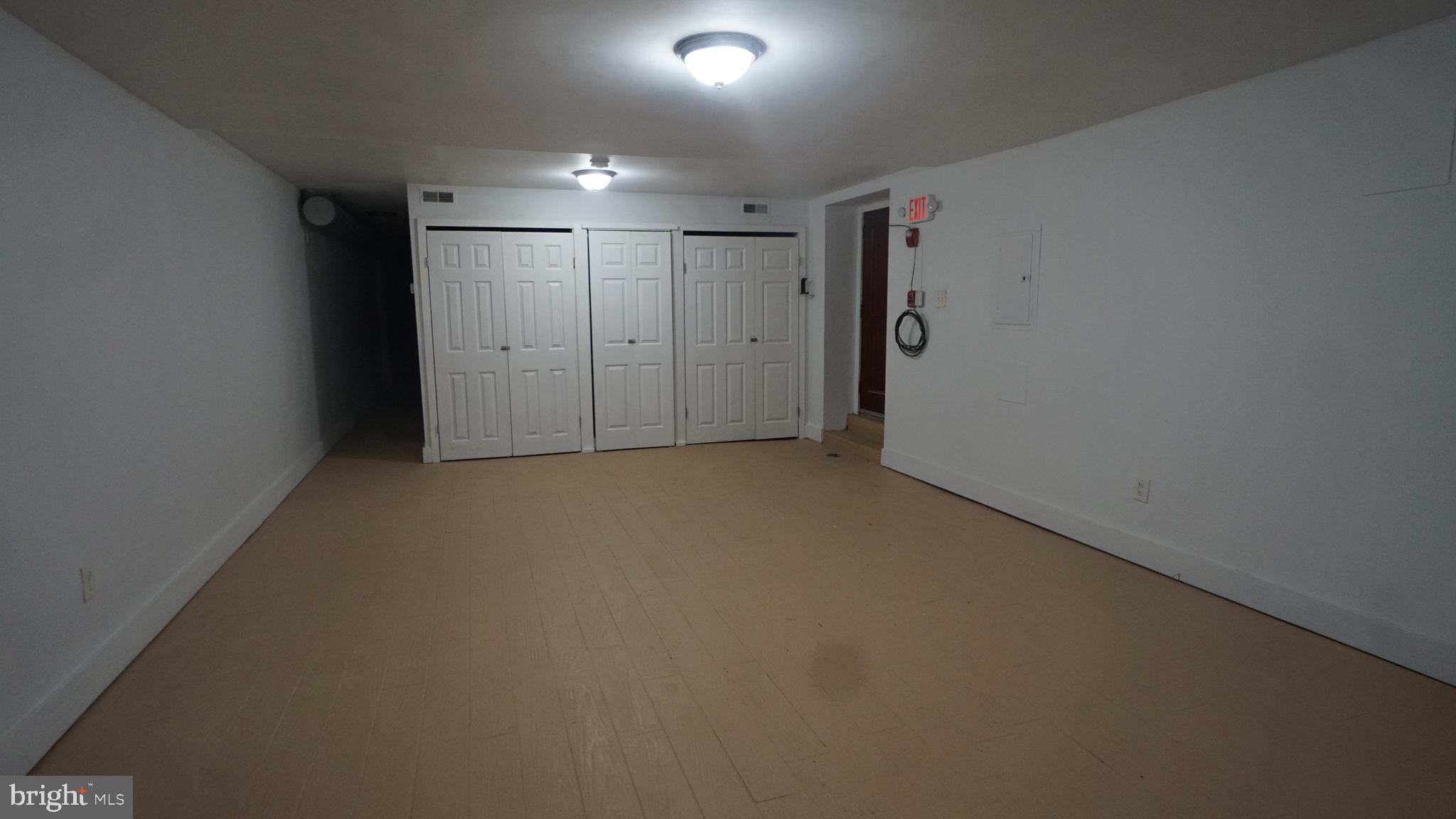 1921 W DIAMOND STREET