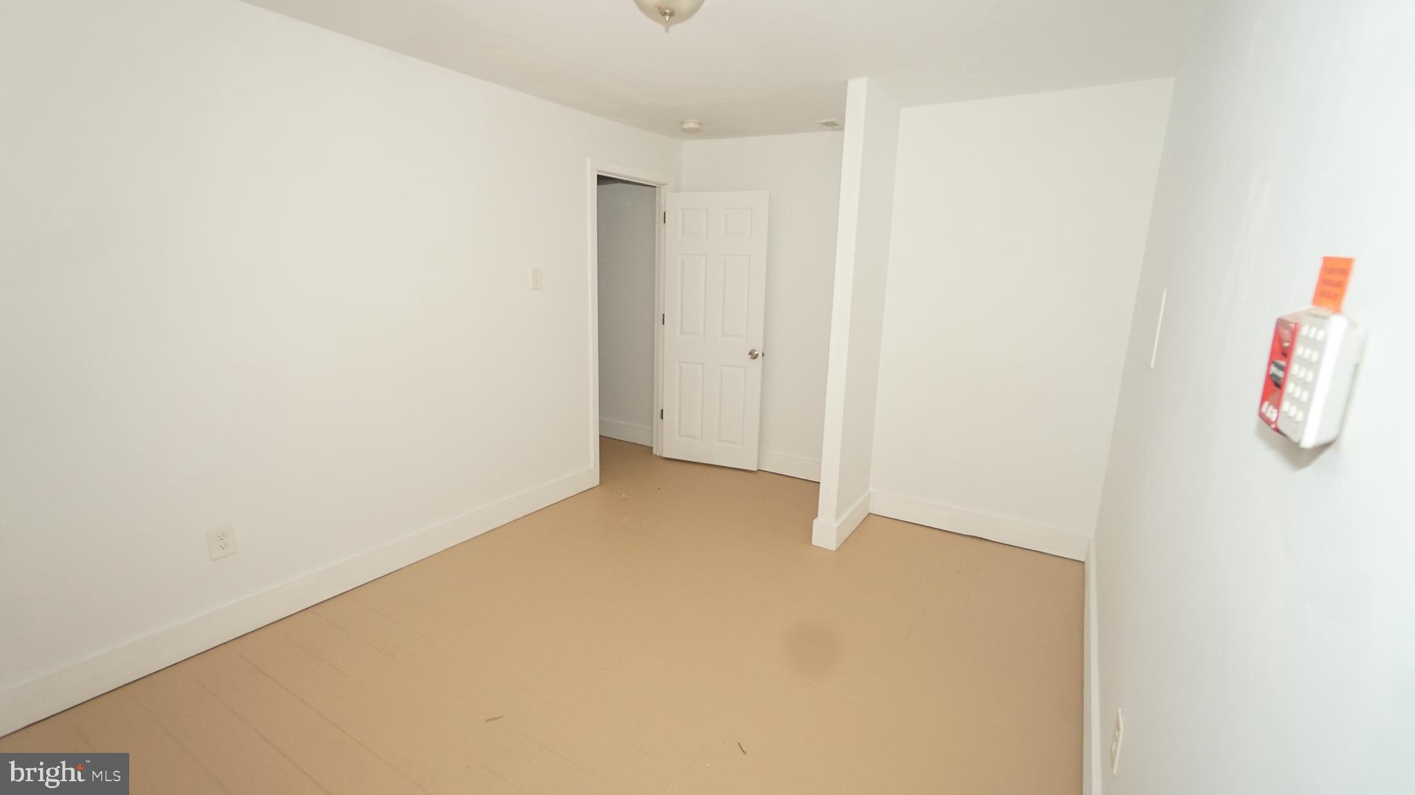 1921 W DIAMOND STREET