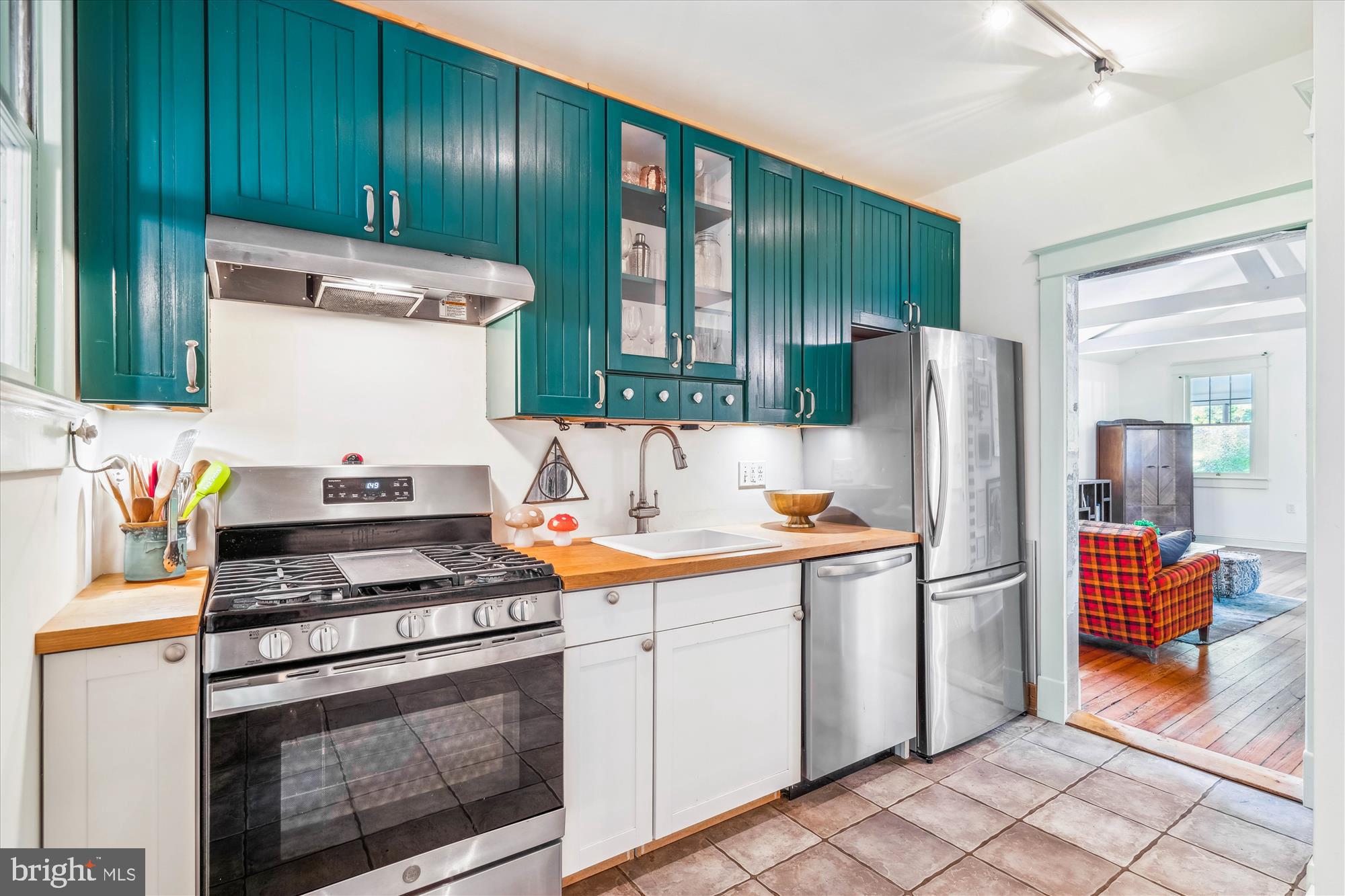 OYSTER HARBOR - Residential