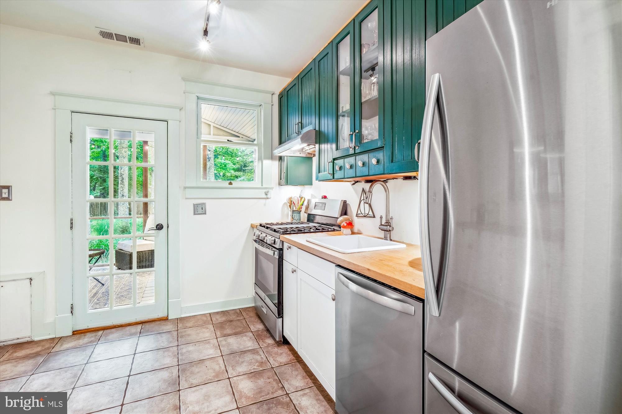 OYSTER HARBOR - Residential