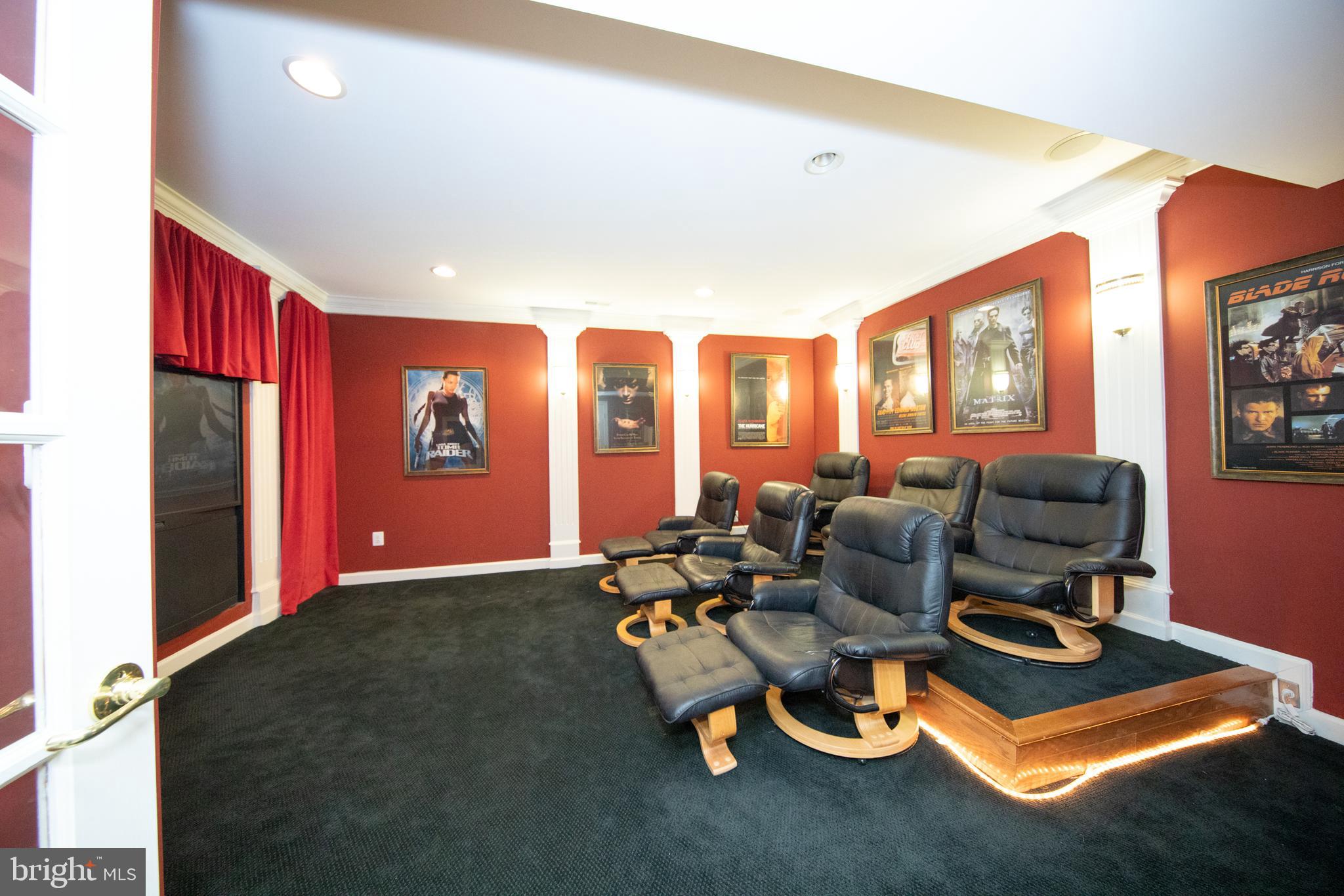 WILLOW CHASE - Residential