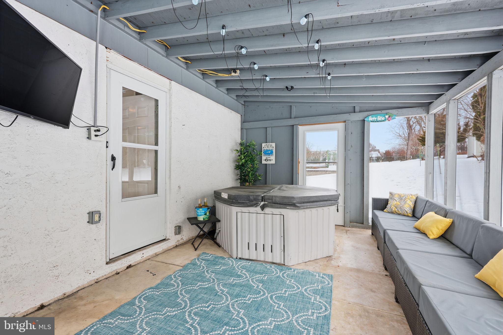 PINE RUN VLY - Residential