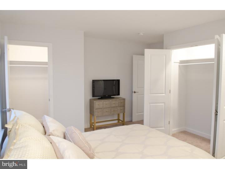 PORT RICHMOND - Residential Lease